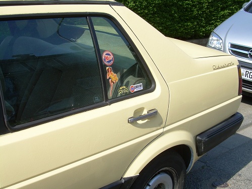 Sticker auf der Fahrerseite... ja diese Tür geht sogar auf :)